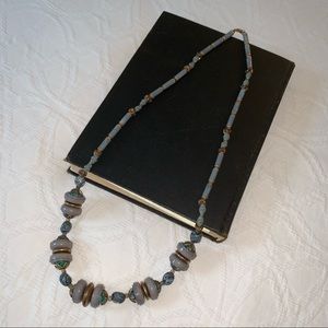 3️⃣ Vintage Beaded Necklace.